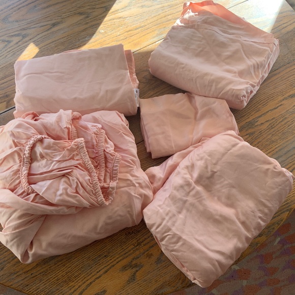 HOTEL SHEETS DIRECT 2 sets of twin viscose bamboo sheets/2 pillow cases - Picture 1 of 3